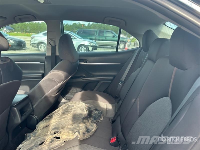 Toyota Camry LE Lengvieji automobiliai