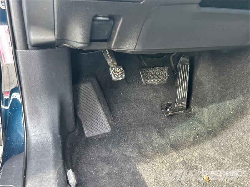 Toyota Camry LE Lengvieji automobiliai