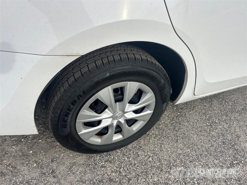 Toyota Corolla CE Automašīnas