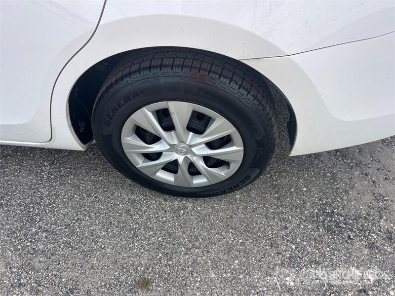 Toyota Corolla CE Automašīnas