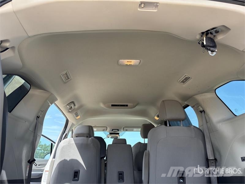 Toyota Sienna Hybrid Minivan Auto