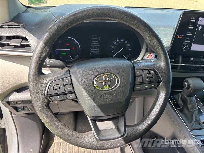 Toyota Sienna Hybrid Minivan Auto