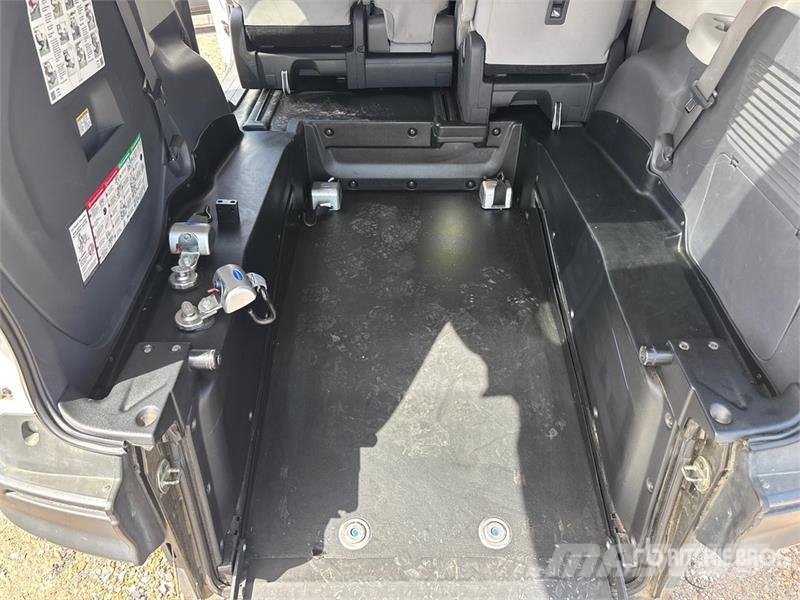 Toyota Sienna Hybrid Minivan Auto