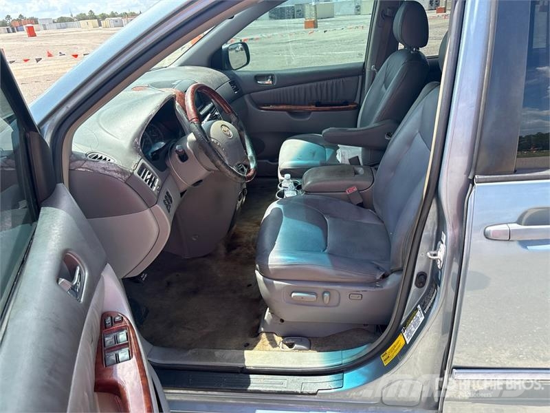 Toyota Sienna Minivan Personbilar