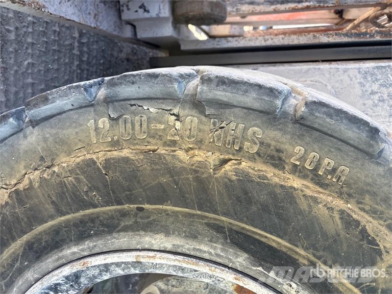 Toyota THD3600-24 36000 lb Pneumatic Tire Forklift (Inope شاحنات ذات رافعات شوكية - أخرى