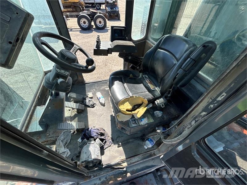 Toyota THD3600-24 36000 lb Pneumatic Tire Forklift (Inope شاحنات ذات رافعات شوكية - أخرى