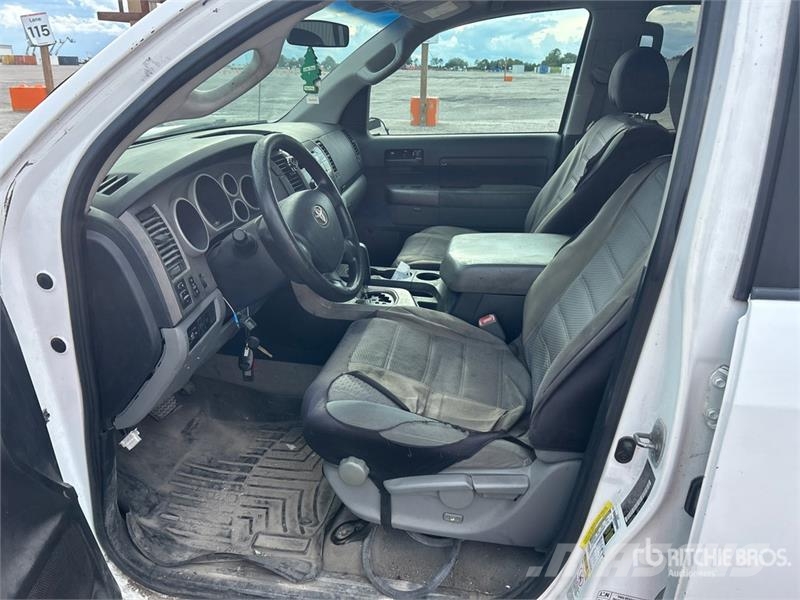 Toyota Tundra 4x4 Crew Cab Pickup Andere Transporter
