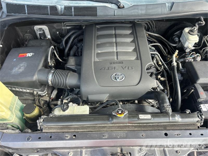 Toyota Tundra 4x4 Crew Cab Pickup Ostalo