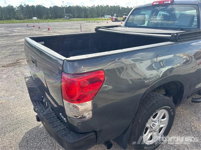 Toyota Tundra 4x4 Crew Cab Pickup Ostalo