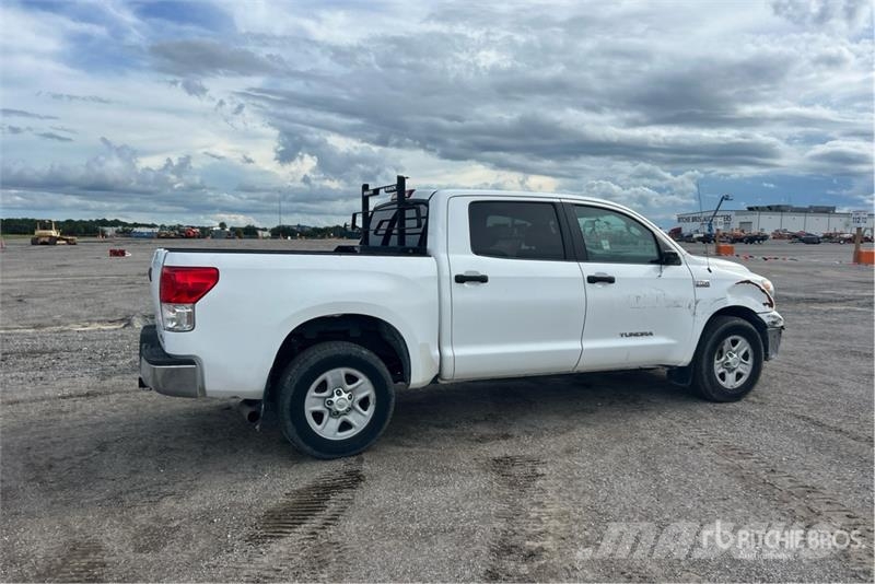 Toyota Tundra 4x4 Crew Cab Pickup Andere Transporter
