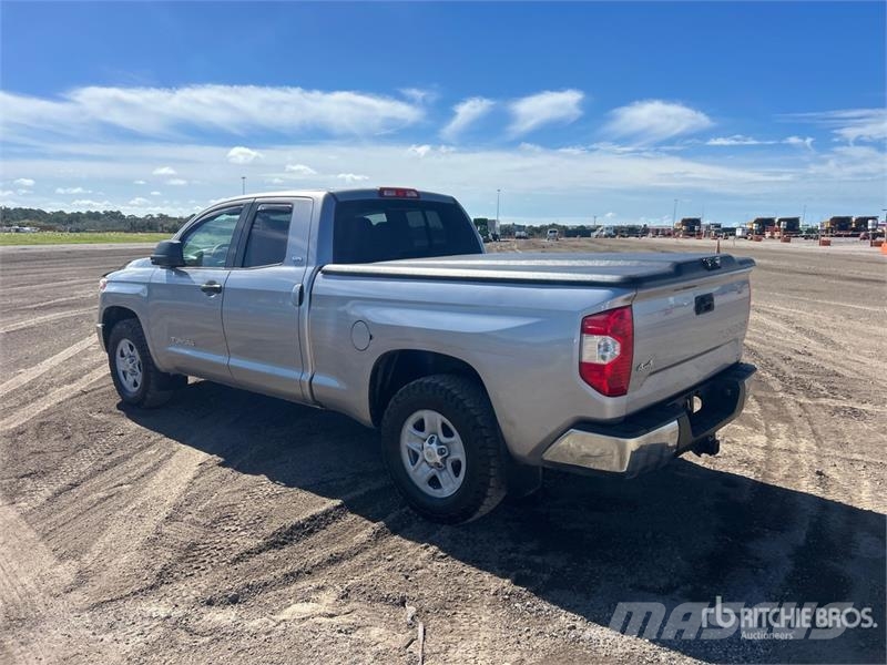 Toyota Tundra 4x4 Crew Cab Pickup Outro