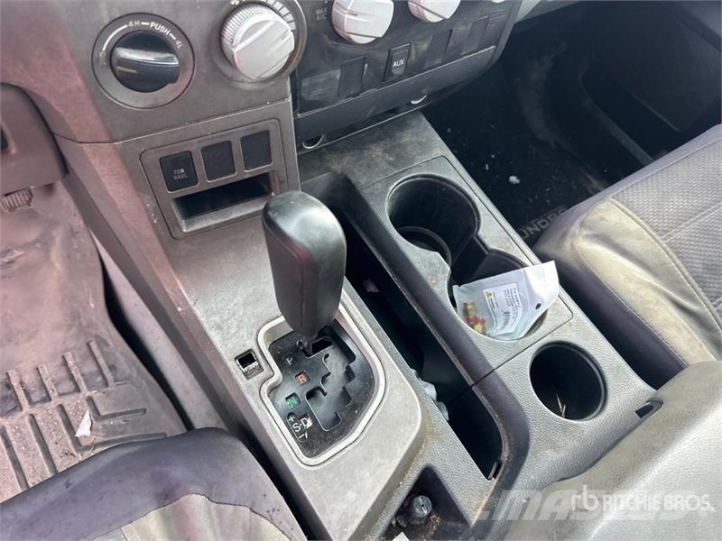 Toyota Tundra 4x4 Crew Cab Pickup Andere Transporter