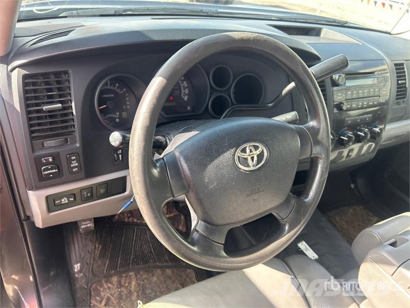Toyota Tundra 4x4 Crew Cab Pickup Ostalo