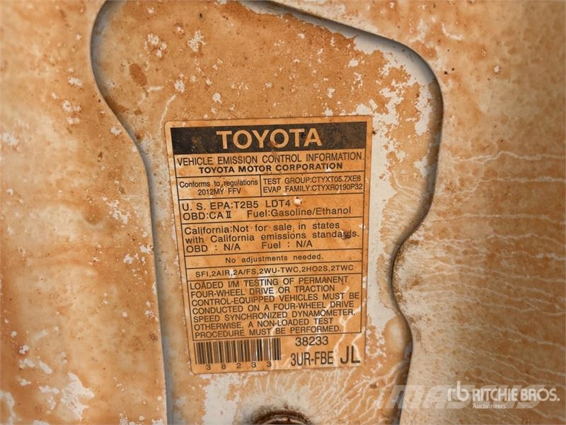 Toyota Tundra 4x4 Crew Cab Flatbed Truck (Inoperable) Camiones plataforma