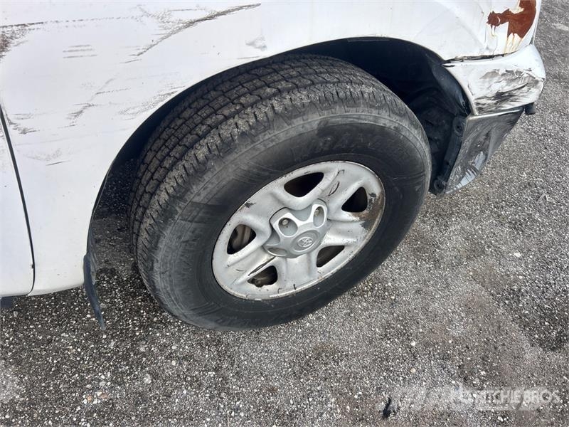 Toyota Tundra 4x4 Crew Cab Pickup Andere Transporter
