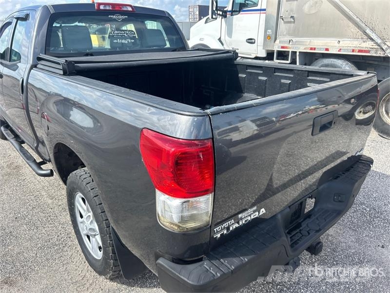 Toyota Tundra 4x4 Crew Cab Pickup Ostalo