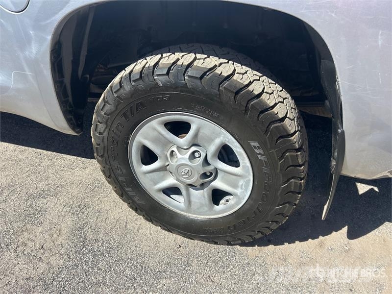Toyota Tundra 4x4 Crew Cab Pickup Outro