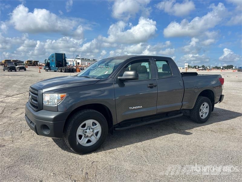 Toyota Tundra 4x4 Crew Cab Pickup Ostalo