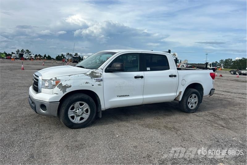 Toyota Tundra 4x4 Crew Cab Pickup Andere Transporter