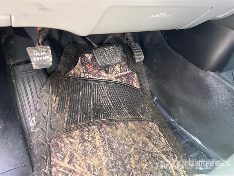 Toyota Tundra 4x4 Crew Cab Pickup Ostalo