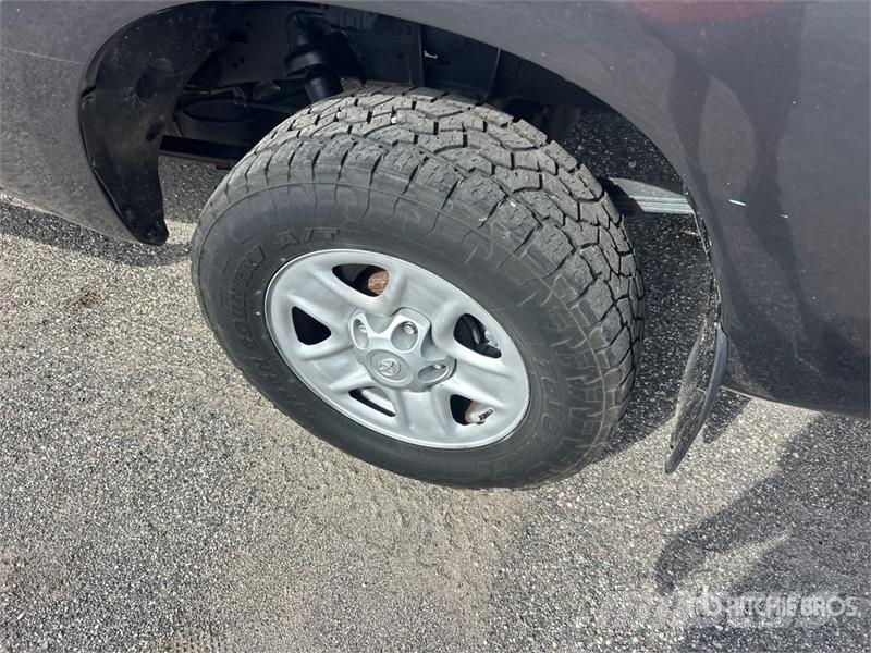 Toyota Tundra 4x4 Crew Cab Pickup Ostalo
