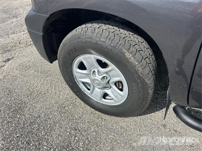 Toyota Tundra 4x4 Crew Cab Pickup Ostalo