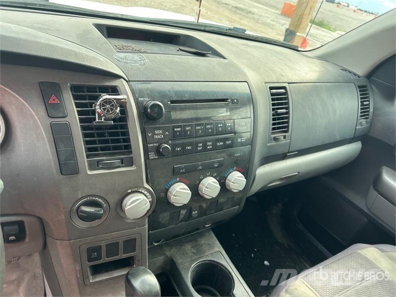 Toyota Tundra 4x4 Crew Cab Pickup Andere Transporter