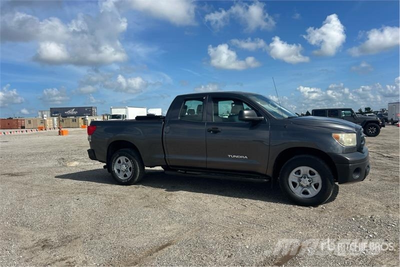 Toyota Tundra 4x4 Crew Cab Pickup Ostalo