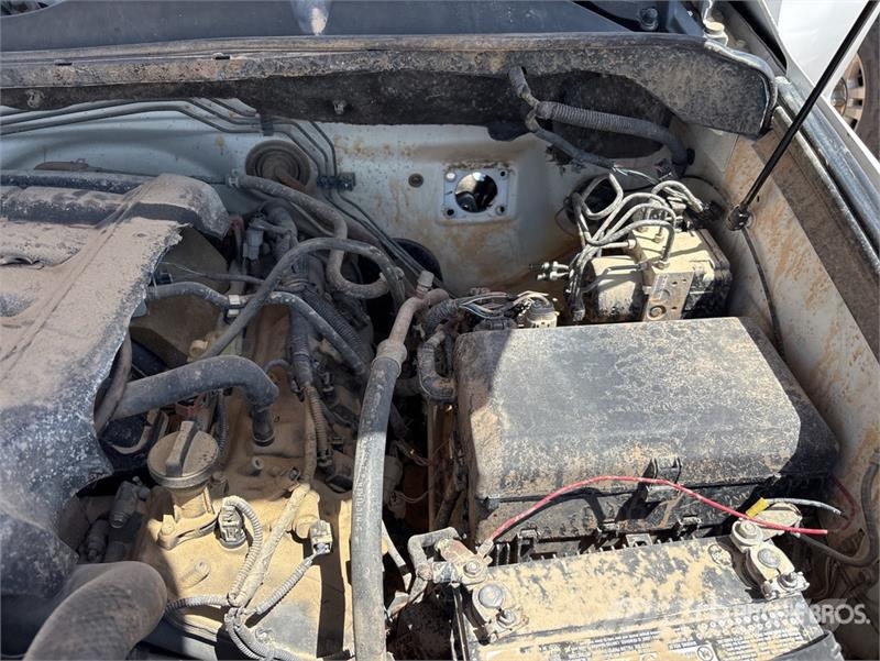 Toyota Tundra 4x4 Crew Cab Flatbed Truck (Inoperable) Camiones plataforma