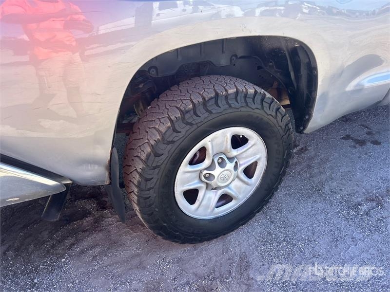 Toyota Tundra 4x4 Crew Cab Pickup Outro