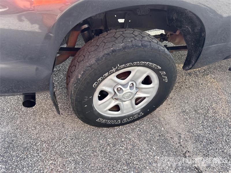 Toyota Tundra 4x4 Crew Cab Pickup Ostalo