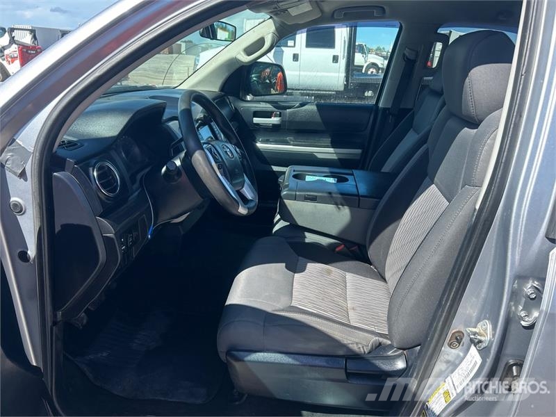 Toyota Tundra 4x4 Crew Cab Pickup Outro