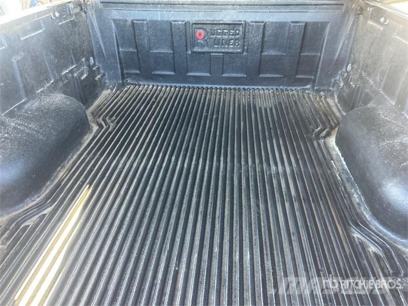 Toyota Tundra 4x4 Crew Cab Pickup Outro