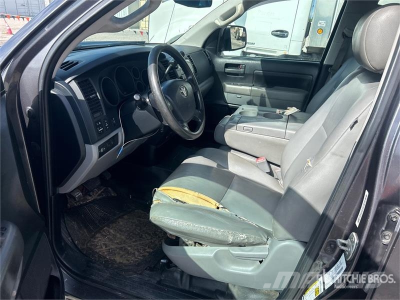 Toyota Tundra 4x4 Crew Cab Pickup Ostalo