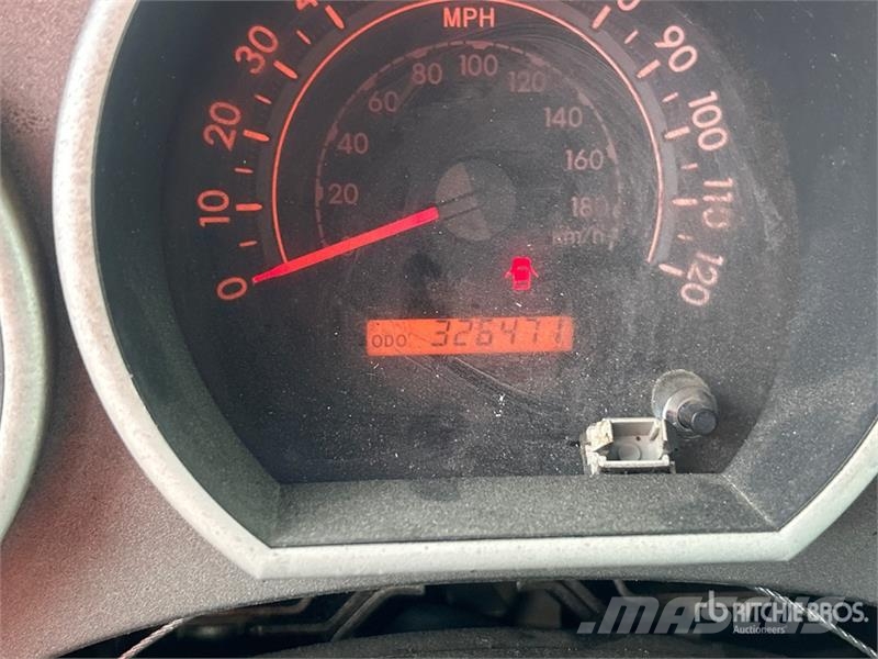 Toyota Tundra 4x4 Crew Cab Pickup Andere Transporter
