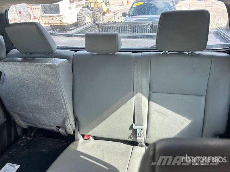 Toyota Tundra 4x4 Crew Cab Pickup Ostalo