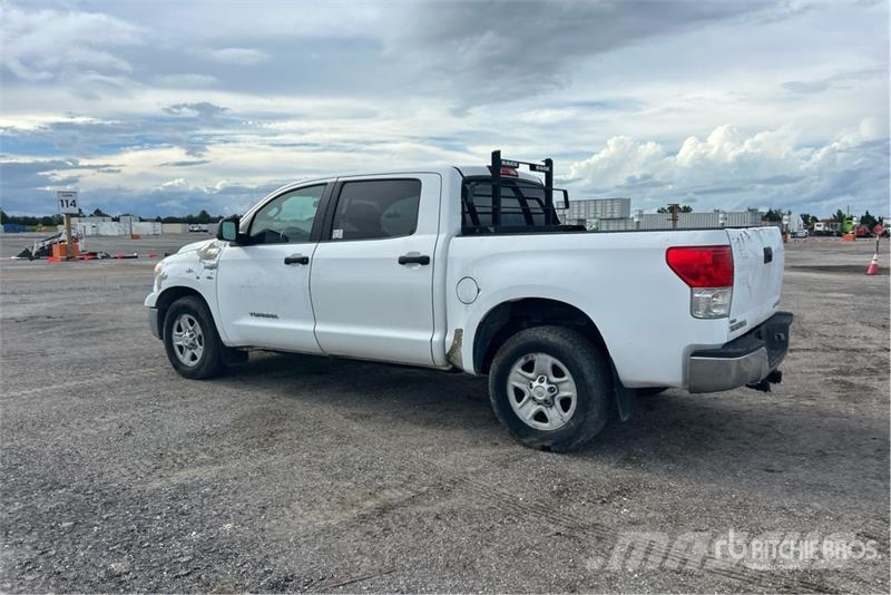 Toyota Tundra 4x4 Crew Cab Pickup Andere Transporter