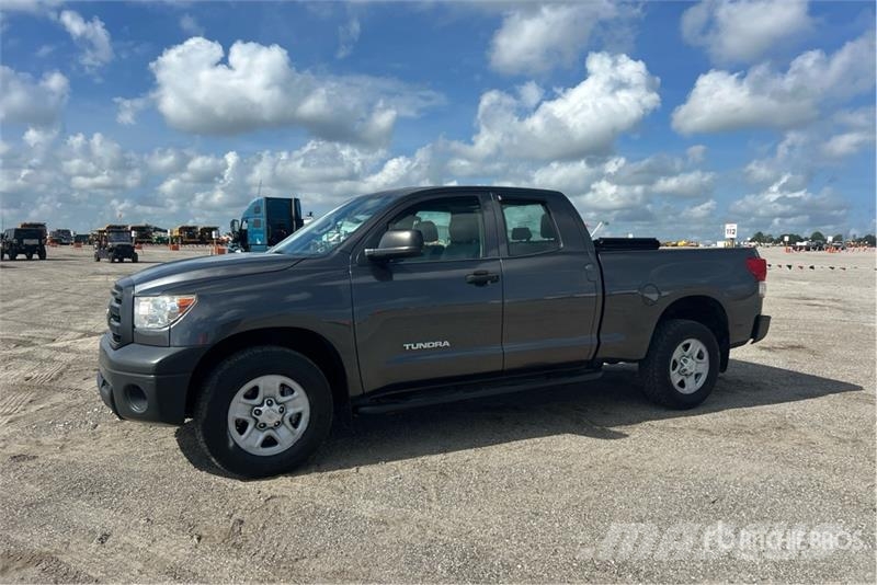 Toyota Tundra 4x4 Crew Cab Pickup Ostalo