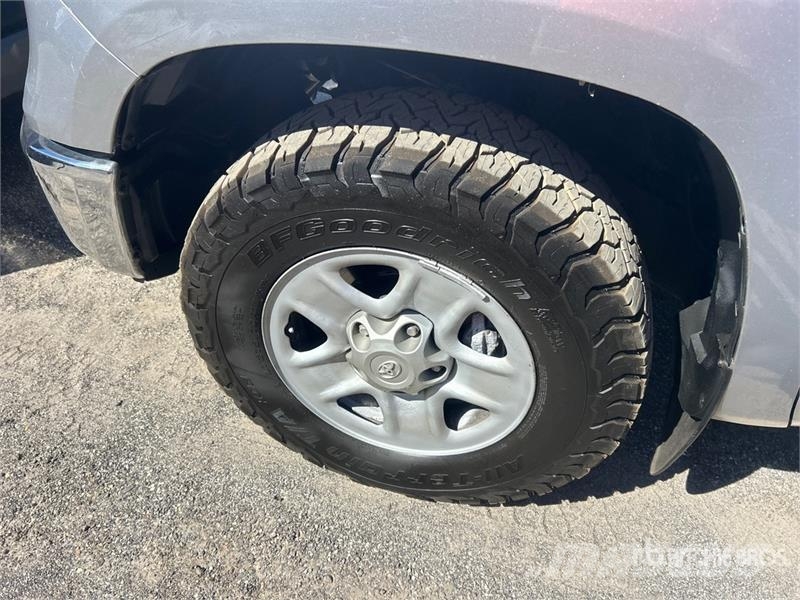Toyota Tundra 4x4 Crew Cab Pickup Outro