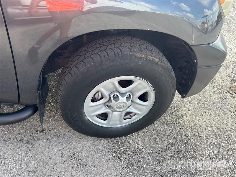 Toyota Tundra 4x4 Crew Cab Pickup Ostalo