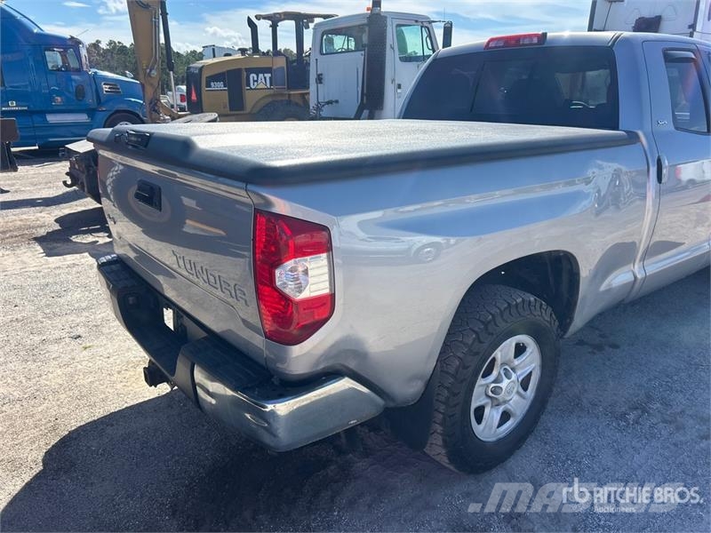 Toyota Tundra 4x4 Crew Cab Pickup Outro
