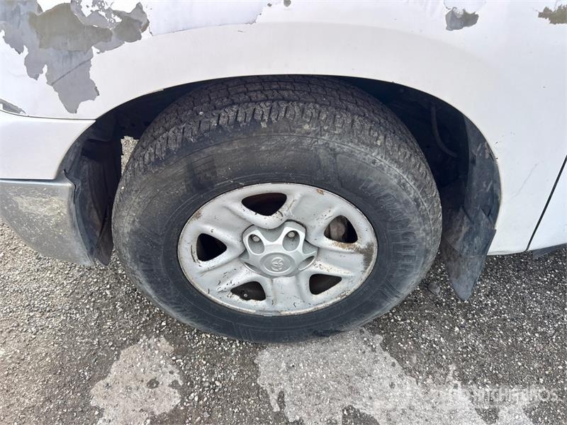 Toyota Tundra 4x4 Crew Cab Pickup Andere Transporter