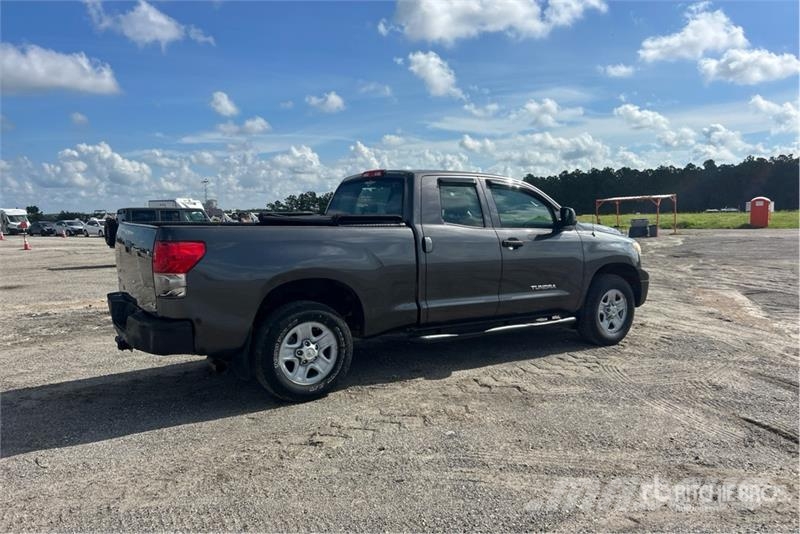 Toyota Tundra 4x4 Crew Cab Pickup Ostalo