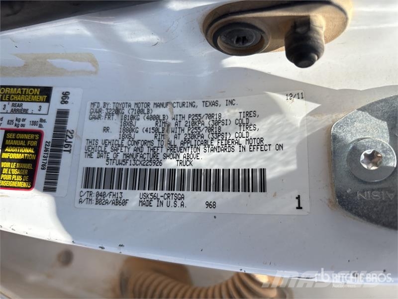 Toyota Tundra 4x4 Crew Cab Flatbed Truck (Inoperable) Camiones plataforma