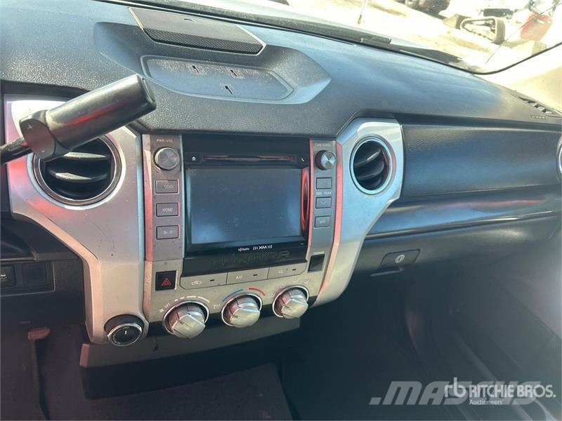 Toyota Tundra 4x4 Crew Cab Pickup Outro