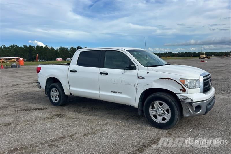 Toyota Tundra 4x4 Crew Cab Pickup Andere Transporter