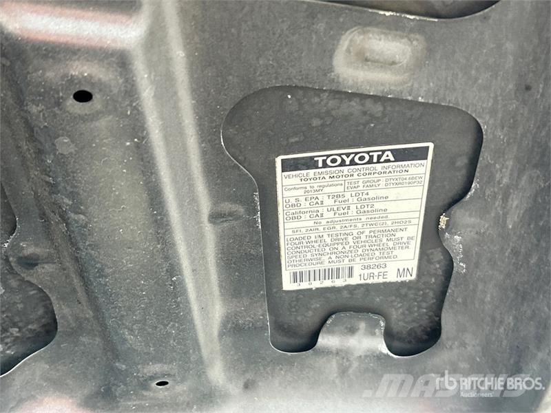 Toyota Tundra 4x4 Crew Cab Pickup Ostalo