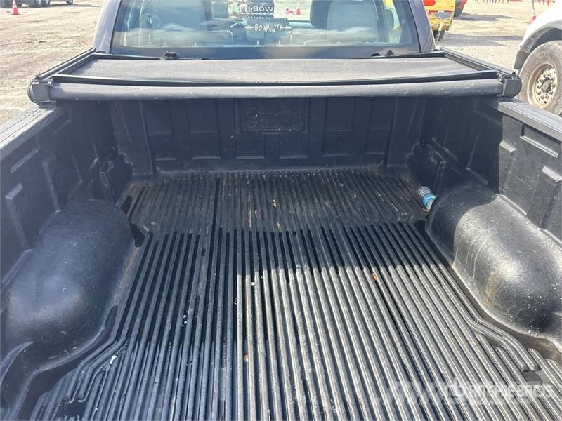Toyota Tundra 4x4 Crew Cab Pickup Ostalo