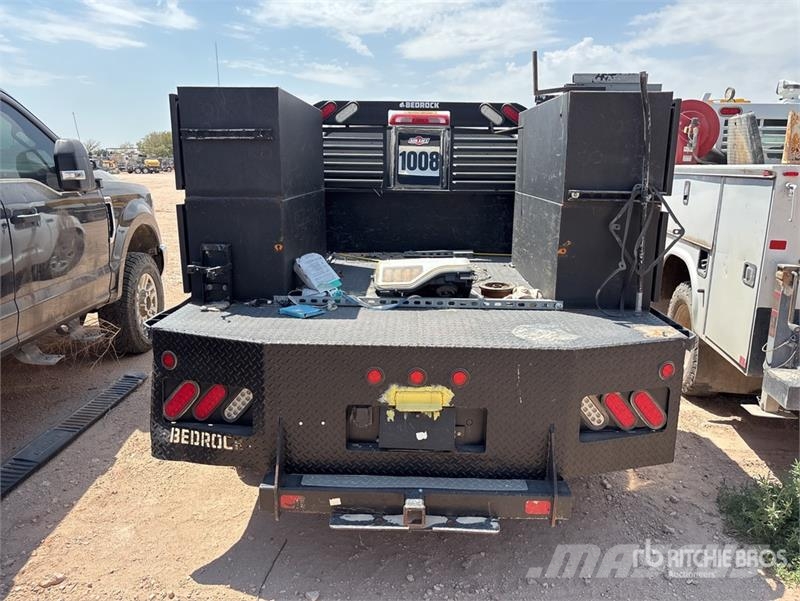 Toyota Tundra 4x4 Crew Cab Flatbed Truck (Inoperable) Camiones plataforma