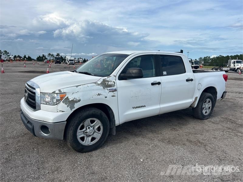 Toyota Tundra 4x4 Crew Cab Pickup Andere Transporter